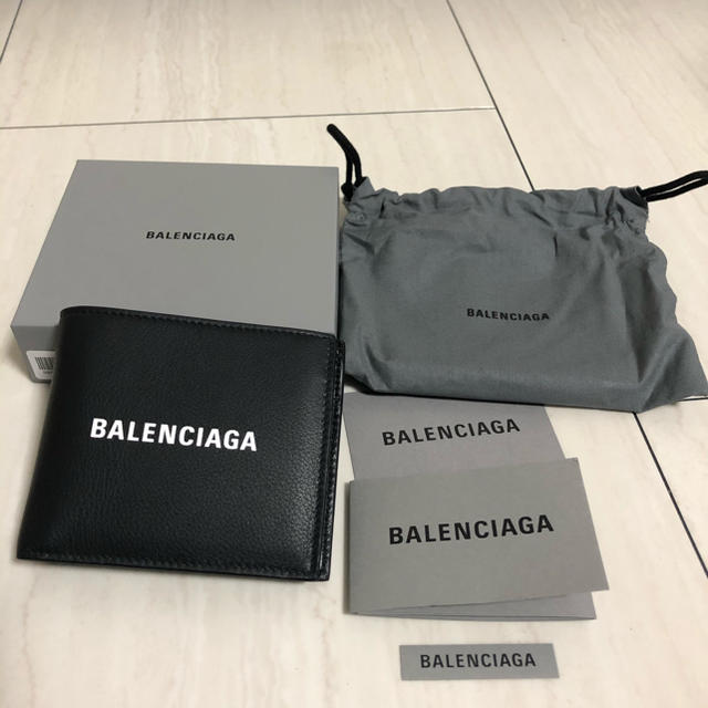 イタリア付属BALENCIAGA バレンシアガ  EVERYDAY 二つ折り財布　ブラック