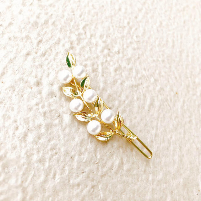 Ameri VINTAGE(アメリヴィンテージ)のgold leaf moon & pearl hair pin *ヘアピン レディースのヘアアクセサリー(ヘアピン)の商品写真