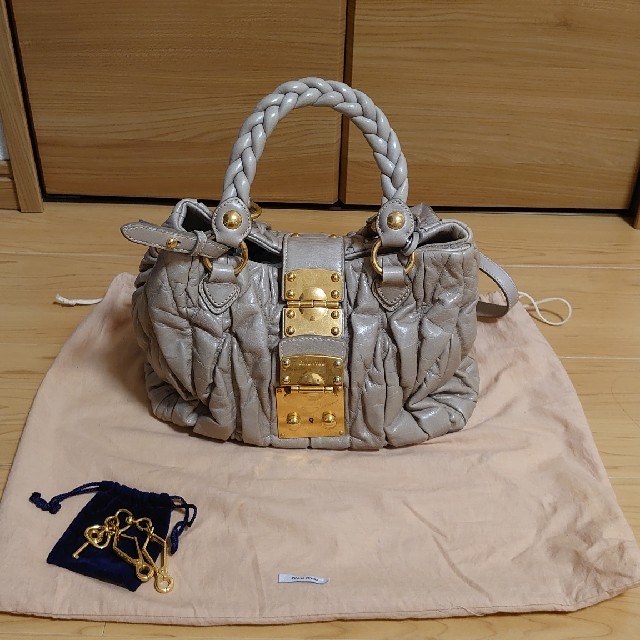 miumiu(ミュウミュウ)のmiu miu バンドバッグ レディースのバッグ(ハンドバッグ)の商品写真