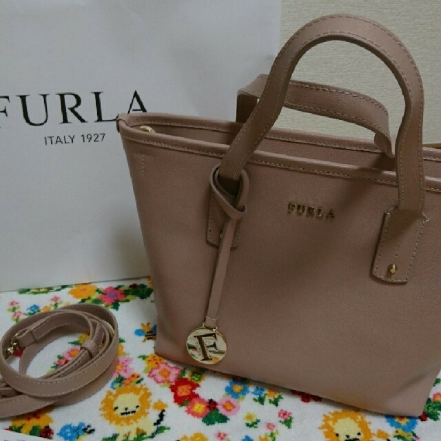 新品 未使用 FURLA フルラのバッグハンドバッグ