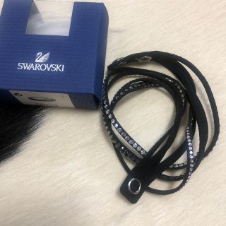 スワロフスキー(SWAROVSKI)のスワロフスキー　SWAROVSKI 黒ビジューブレスレット(ブレスレット/バングル)