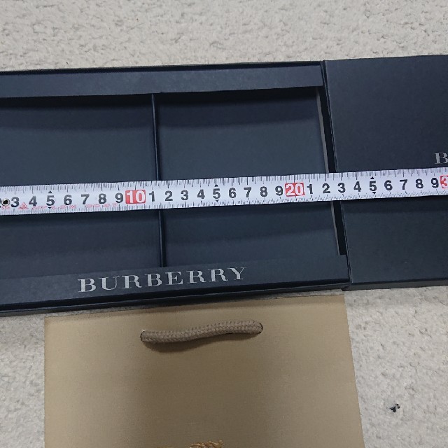 BURBERRY(バーバリー)のBURBERRY箱、ゴールド紙袋 レディースのバッグ(ショップ袋)の商品写真