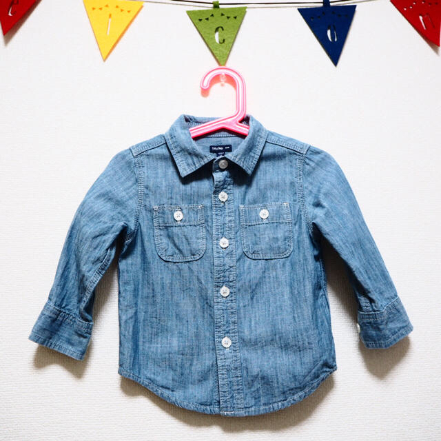 babyGAP(ベビーギャップ)のbabyGAP ダンガリーシャツ キッズ/ベビー/マタニティのキッズ服男の子用(90cm~)(Tシャツ/カットソー)の商品写真