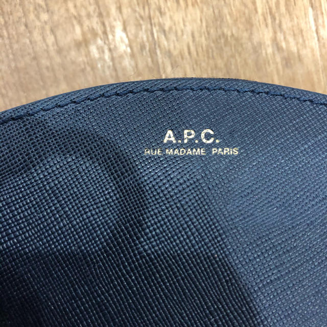 APC ハーフムーン財布