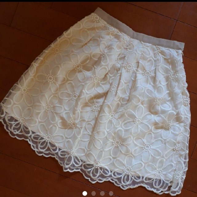 Apuweiser-riche(アプワイザーリッシェ)のアプワイザーリッシェ　花柄刺繍　オーガンジー　スカート レディースのスカート(ひざ丈スカート)の商品写真