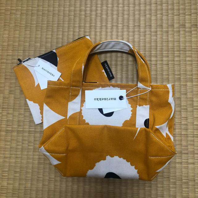 marimekko(マリメッコ)のおまはさま専用 marimekko 日本限定 トートバック ポーチ 2個セット レディースのバッグ(トートバッグ)の商品写真
