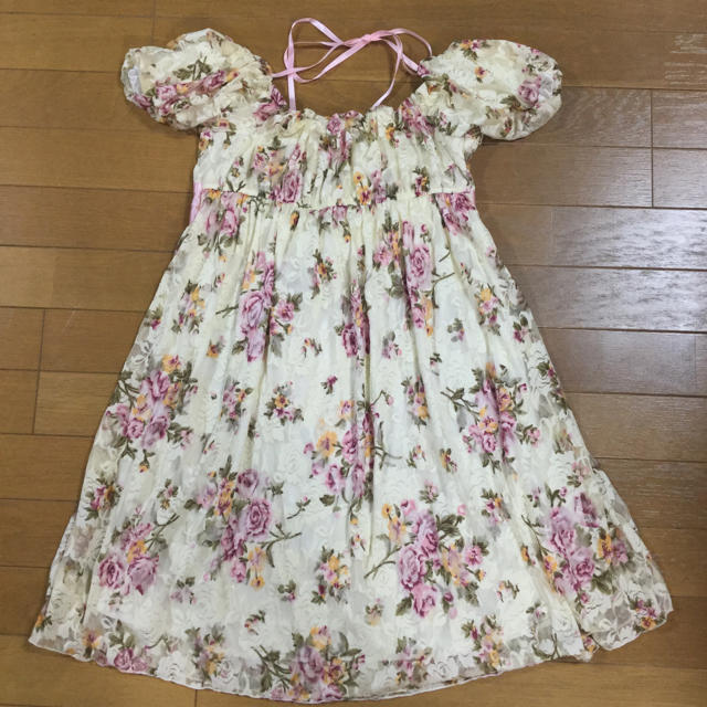 BODYLINE(ボディライン)のBODYLINE★リボン付き花柄ワンピース レディースのワンピース(ひざ丈ワンピース)の商品写真