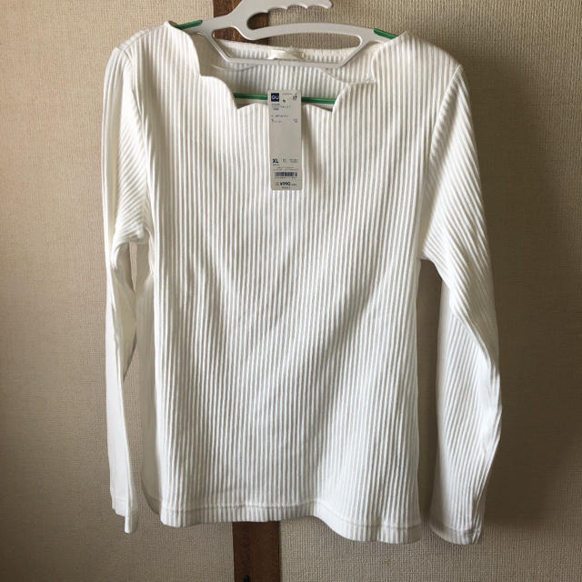 GU(ジーユー)のスカラップネックT GU XL ホワイト　ジーユー レディースのトップス(カットソー(長袖/七分))の商品写真