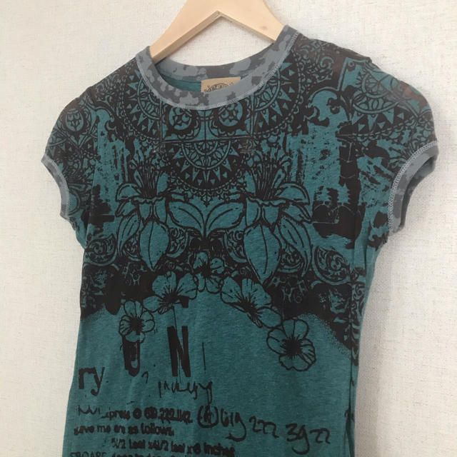 skinny minnie(スキニーミニー)の【美品】skinny minnie  透し模様 Tシャツ Mサイズ レディースのトップス(Tシャツ(半袖/袖なし))の商品写真