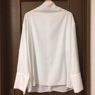 「6(ROKU) DRAPE NECK SHIRT ドレープネックシャツ」に近い商品