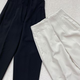 ザラ(ZARA)のザラ　パンツ　オフホワイト(カジュアルパンツ)