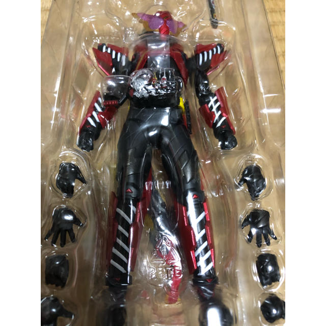 フィギュアーツ  仮面ライダービルド　ラビットラビットフォーム