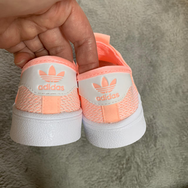 adidas(アディダス)のアディダス  スリッポンスニーカー　16センチ キッズ/ベビー/マタニティのキッズ靴/シューズ(15cm~)(スニーカー)の商品写真