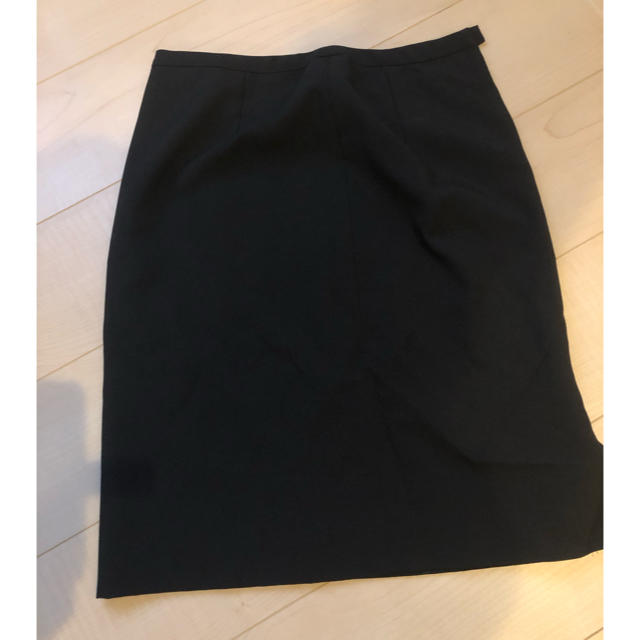 【ほぼ未使用】スーツ　膝丈スカート　ブラック レディースのフォーマル/ドレス(スーツ)の商品写真