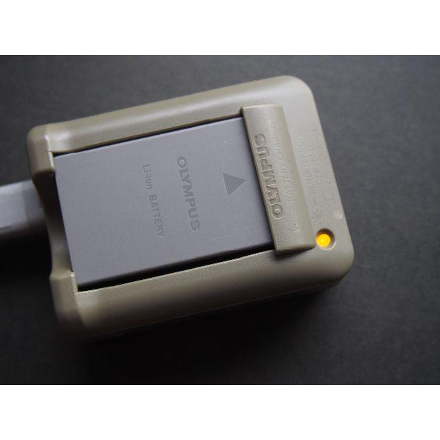 OLYMPUS(オリンパス)のオリンパス充電器BCS-5　動作確認済・送料込 スマホ/家電/カメラのスマートフォン/携帯電話(バッテリー/充電器)の商品写真