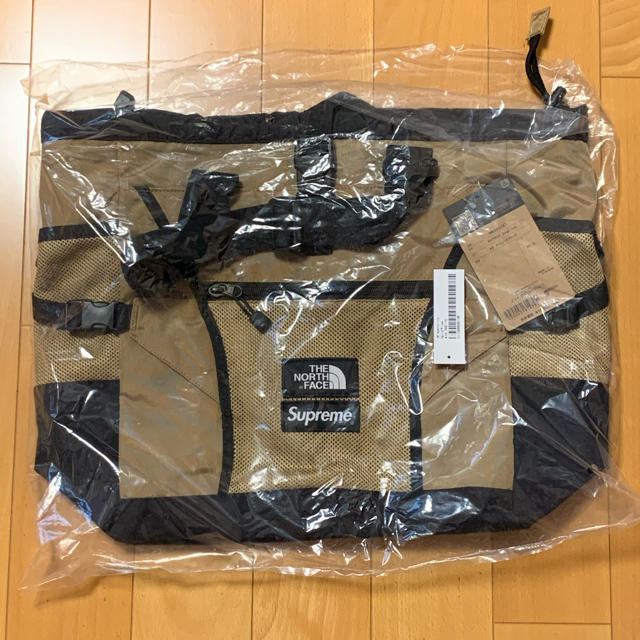 Supreme(シュプリーム)の【hythrtanr様専用】Sup North Face Tote 新品 メンズのバッグ(トートバッグ)の商品写真