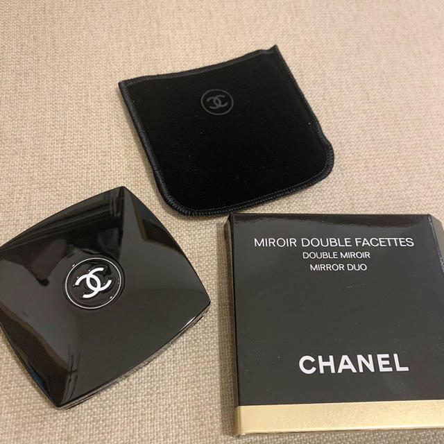 CHANEL(シャネル)の【新品未使用】CHANEL コンパクトミラー レディースのファッション小物(ミラー)の商品写真