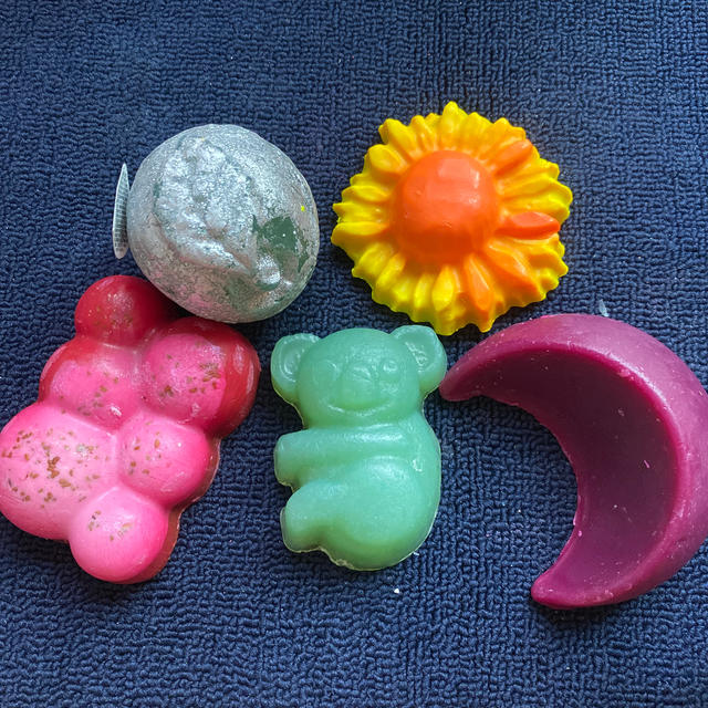 LUSH(ラッシュ)のLUSH ソープセット コスメ/美容のボディケア(ボディソープ/石鹸)の商品写真