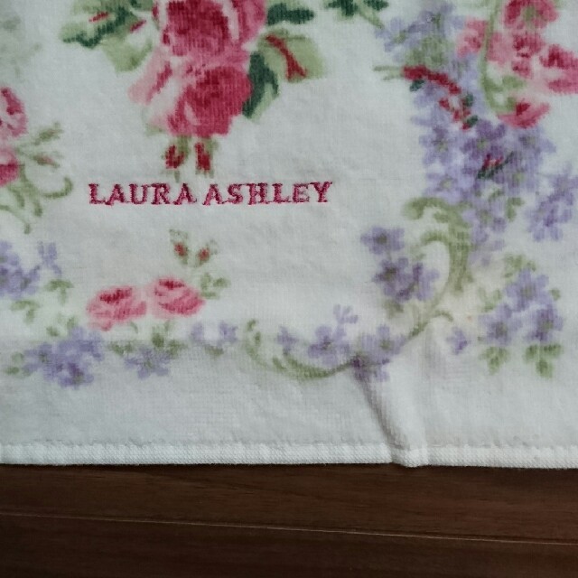 LAURA ASHLEY(ローラアシュレイ)のローラーアシュレイ  タオルハンカチ レディースのファッション小物(ハンカチ)の商品写真