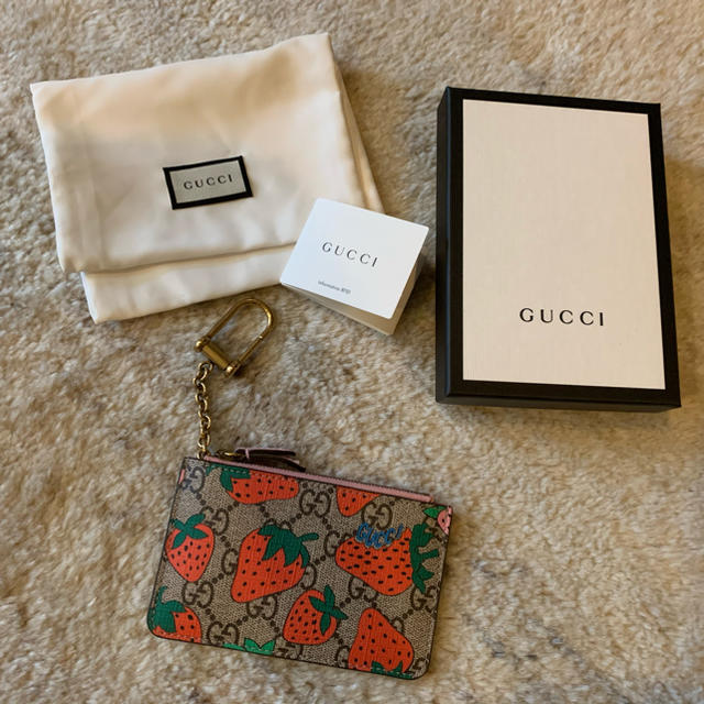 Gucci(グッチ)のグッチGUCCI イチゴ　コインケース レディースのファッション小物(コインケース)の商品写真