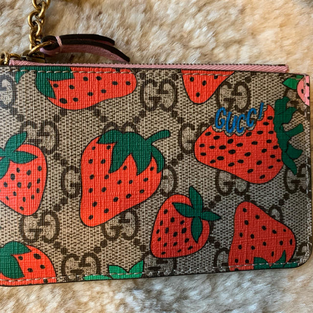 Gucci(グッチ)のグッチGUCCI イチゴ　コインケース レディースのファッション小物(コインケース)の商品写真