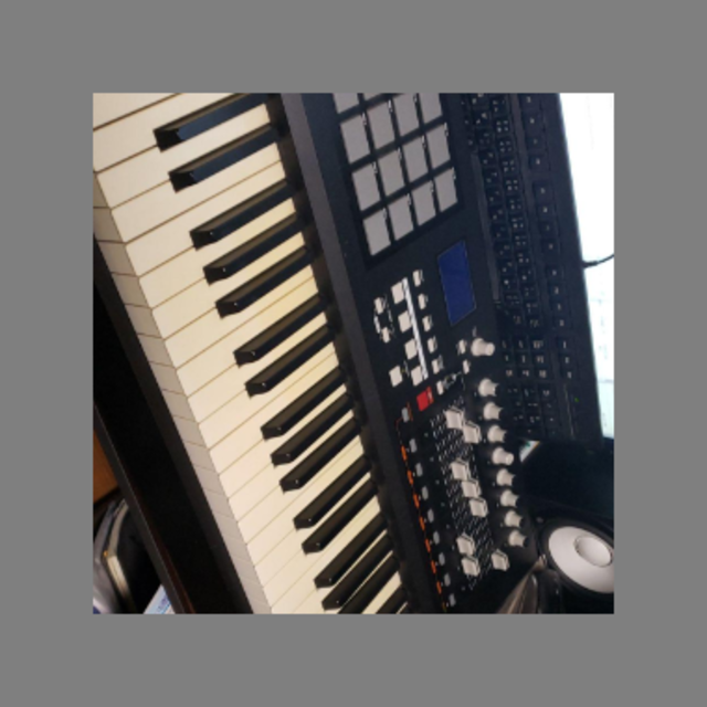 AKAI MPK88　88鍵盤 キーボード DTM MIDIキーボード