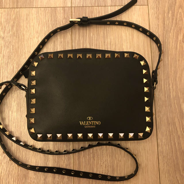 VALENTINO(ヴァレンティノ)のローゼンボー様　ヴァレンティノ　ショルダーバッグ　スタッズ レディースのバッグ(ショルダーバッグ)の商品写真