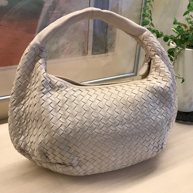 Bottega Veneta(ボッテガヴェネタ)のボッテガべネタ　ワンショルダーハンドバッグ　ホワイト レディースのバッグ(ショルダーバッグ)の商品写真