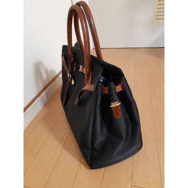 ナイロン製黒のハンドバッグ　とても持ちやすいバッグです。 レディースのバッグ(ハンドバッグ)の商品写真