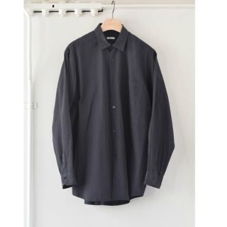 コモリ(COMOLI)の20ss コモリ　レギュラーカラーシャツ　ネイビー　4(シャツ)