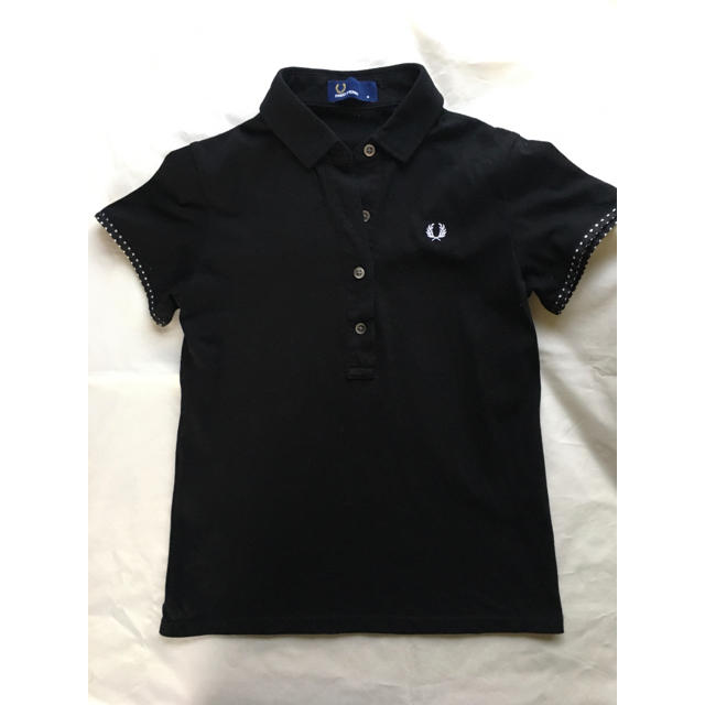 FRED PERRY(フレッドペリー)のレアなネクタイつき　FRED PERRY レディースポロシャツ　黒 レディースのトップス(ポロシャツ)の商品写真