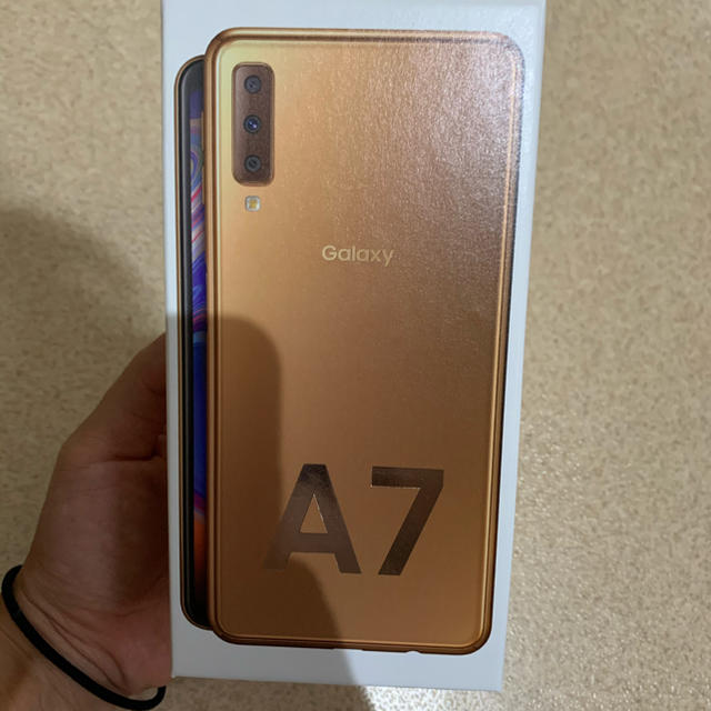 新品　Galaxy A7 ゴールド　SIMフリー