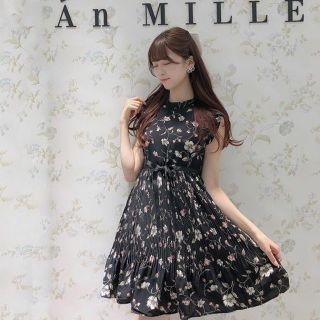 エブリン(evelyn)の【AnMILLE】(アンミール)フラワープリーツOP♡新品未使用品(ひざ丈ワンピース)