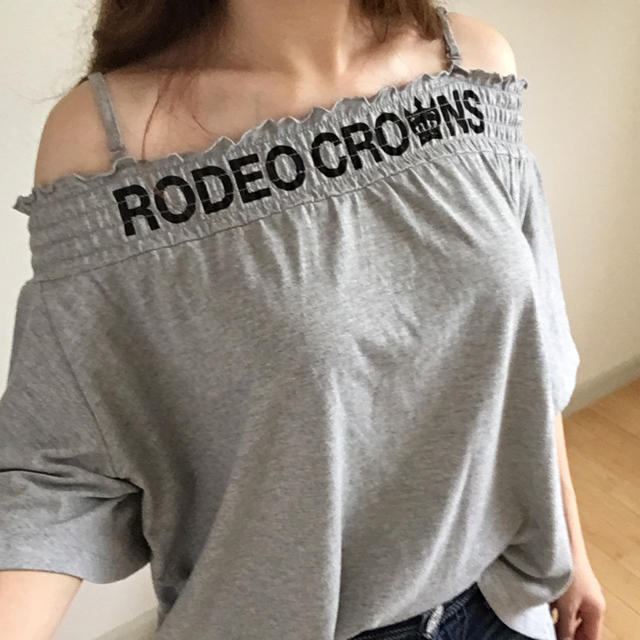 RODEO CROWNS(ロデオクラウンズ)のトップス ブラウス オフショルダー ロデオクラウンズ レディースのトップス(シャツ/ブラウス(半袖/袖なし))の商品写真