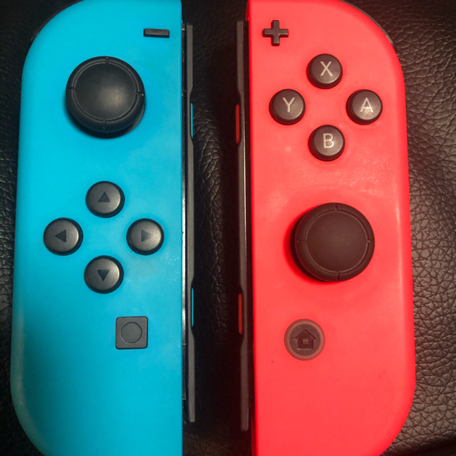 Nintendo Switch Joy-Con (L) ネオンブルー/ (R)  エンタメ/ホビーのゲームソフト/ゲーム機本体(家庭用ゲーム機本体)の商品写真