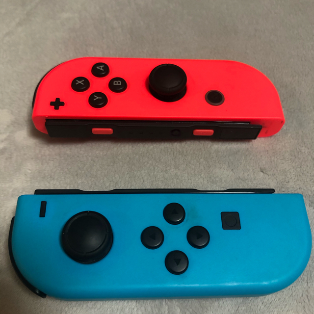 Nintendo Switch Joy-Con (L) ネオンブルー/ (R)  エンタメ/ホビーのゲームソフト/ゲーム機本体(家庭用ゲーム機本体)の商品写真