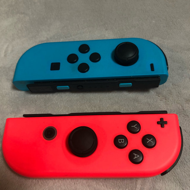 Nintendo Switch Joy-Con (L) ネオンブルー/ (R)  エンタメ/ホビーのゲームソフト/ゲーム機本体(家庭用ゲーム機本体)の商品写真