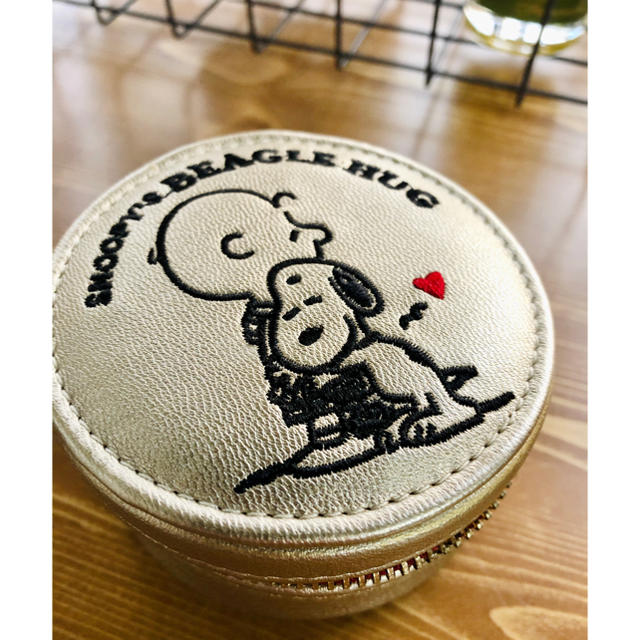 SNOOPY(スヌーピー)の【値下げ】スヌーピー　ジュエリーボックス　アクセサリーケース　ゴールド インテリア/住まい/日用品の収納家具(ケース/ボックス)の商品写真