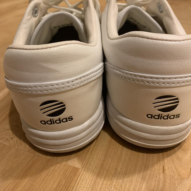 adidas(アディダス)の26センチアディダスの白スニーカー メンズの靴/シューズ(スニーカー)の商品写真