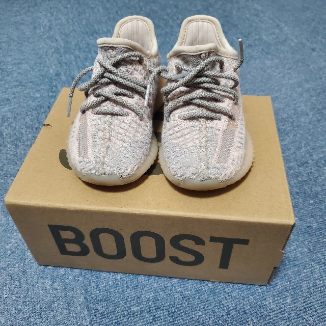 adidas(アディダス)のadidas YEEZY BOOST 350 V2 infant 14cm レア キッズ/ベビー/マタニティのベビー靴/シューズ(~14cm)(スニーカー)の商品写真