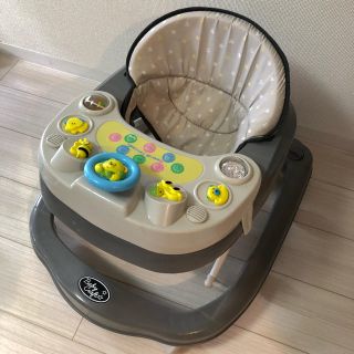 ベビーウォーカー　歩行器(歩行器)