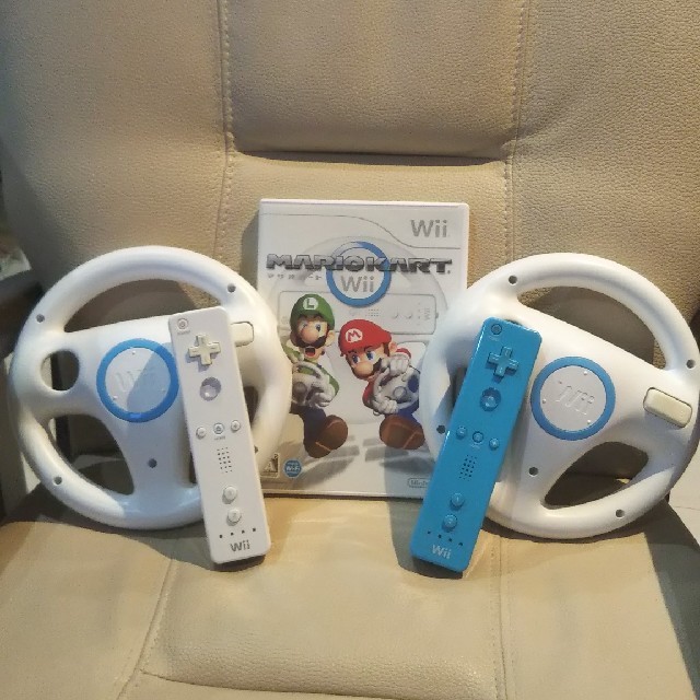 Wii(ウィー)のナカヒロサマ専用マリオカート、ハンドル、リモコン2セット エンタメ/ホビーのゲームソフト/ゲーム機本体(家庭用ゲームソフト)の商品写真
