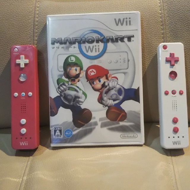 Wii(ウィー)の（まめぱんだ様専用）マリオカート、リモコン2セットオリジナル品   ハンドル4個 エンタメ/ホビーのゲームソフト/ゲーム機本体(家庭用ゲームソフト)の商品写真