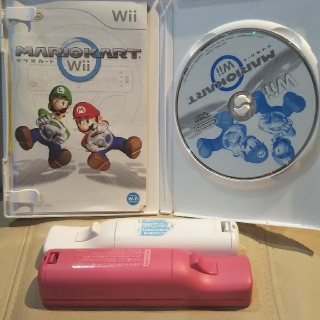 Wii(ウィー)の（まめぱんだ様専用）マリオカート、リモコン2セットオリジナル品   ハンドル4個 エンタメ/ホビーのゲームソフト/ゲーム機本体(家庭用ゲームソフト)の商品写真