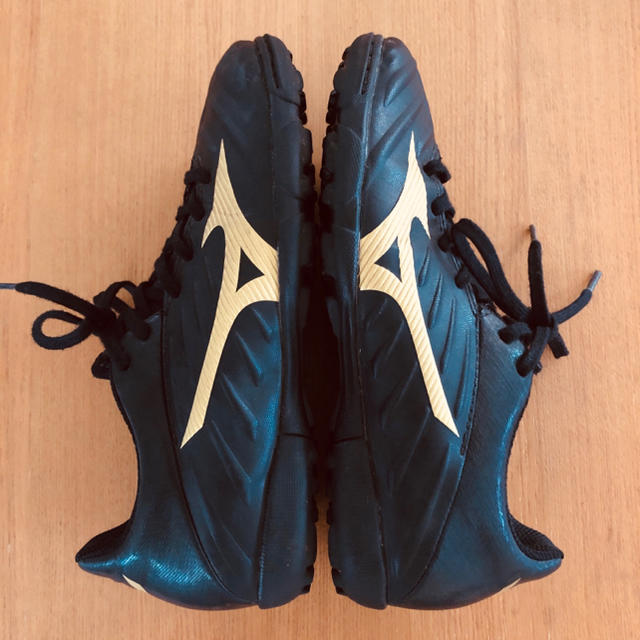 MIZUNO(ミズノ)のサッカー トレーニングシューズ ミズノ REBULA 22cm スポーツ/アウトドアのサッカー/フットサル(シューズ)の商品写真