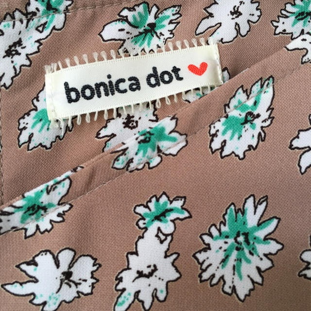 bonica dot(ボニカドット)のBonica Dot 花柄ミニワンピース ブラウン レディースのワンピース(ミニワンピース)の商品写真