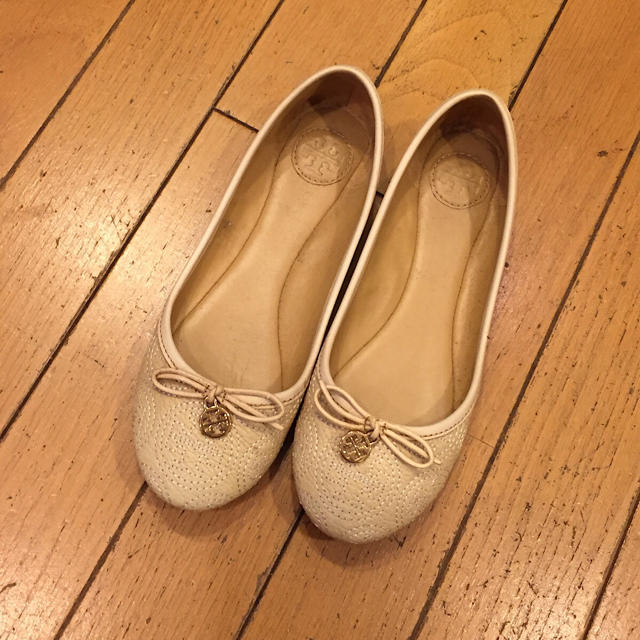 Tory Burch(トリーバーチ)のTORY BURCH トリーバーチ フラットパンプス SIZE 6.5 ベージュ レディースの靴/シューズ(バレエシューズ)の商品写真