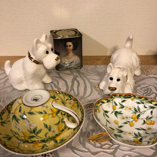 ロイヤルアーデン　カップ＆ソーサー、菓子皿　犬オブジェ２匹のセット(食器)