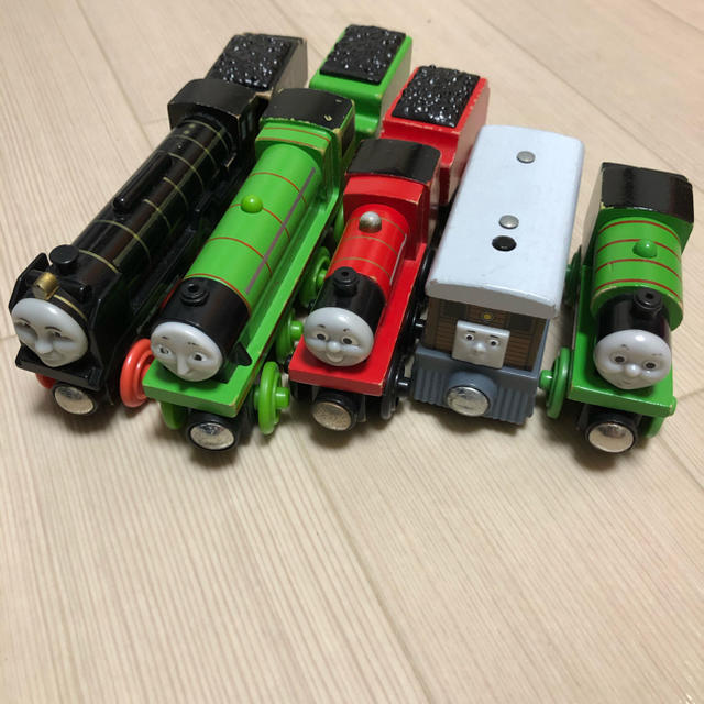 木製トーマス　まとめうり エンタメ/ホビーのおもちゃ/ぬいぐるみ(鉄道模型)の商品写真