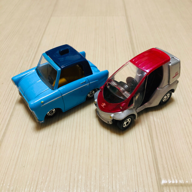 Takara Tomy(タカラトミー)のトミカ  まとめうり　6台+おまけ2台 エンタメ/ホビーのおもちゃ/ぬいぐるみ(ミニカー)の商品写真